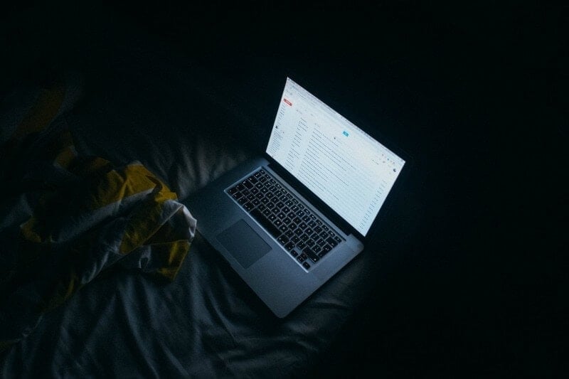 Beating Sleep Deprivation by Switching off Laptops